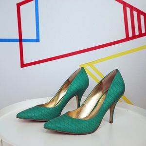 GUESS Turquoise Snake Skin Pump